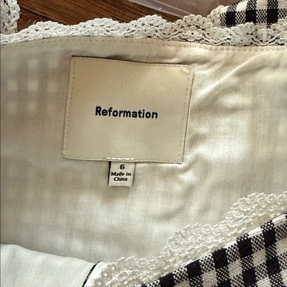 Reformation Amela Linen Top Remy Check
Gingham Black White - Picture 15 of 15